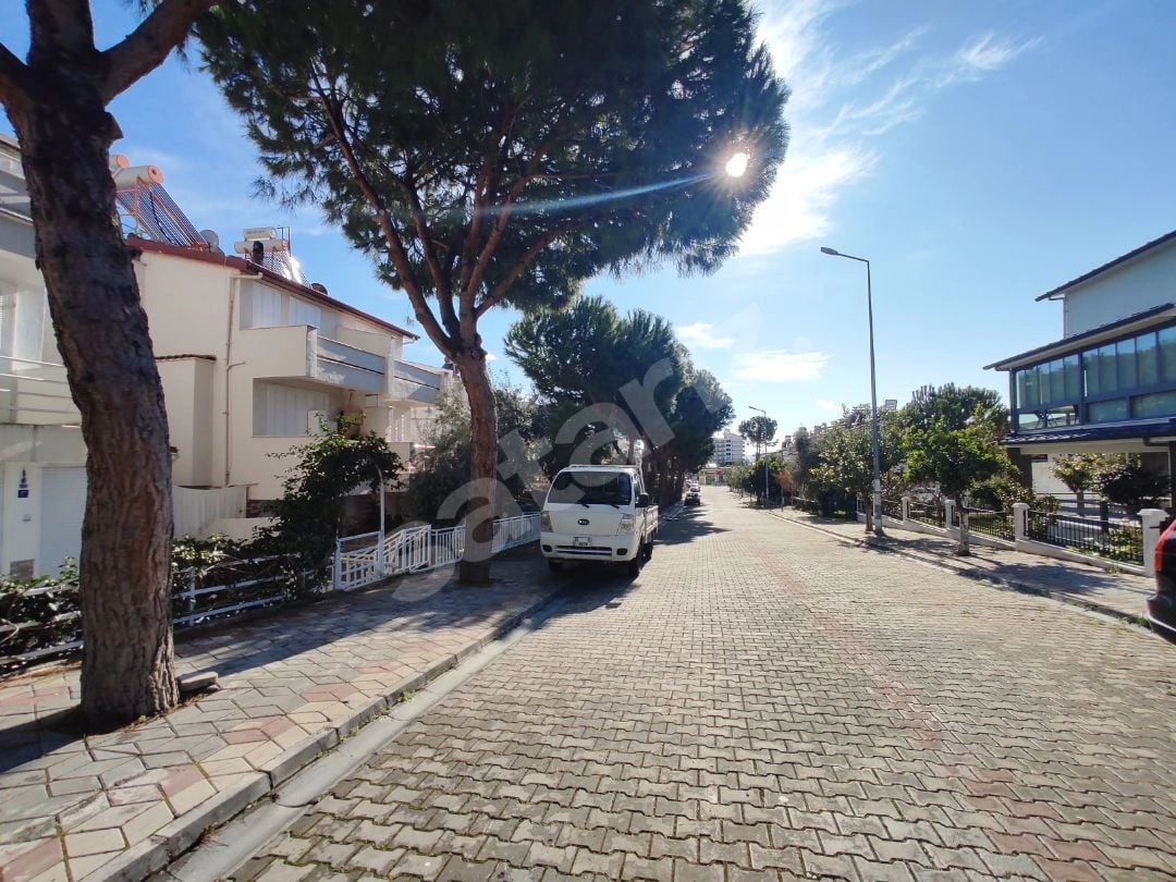 Kuşadası Yavansu’da Sahile 350 m. Satılık 4+1 Eşyalı Tripleks