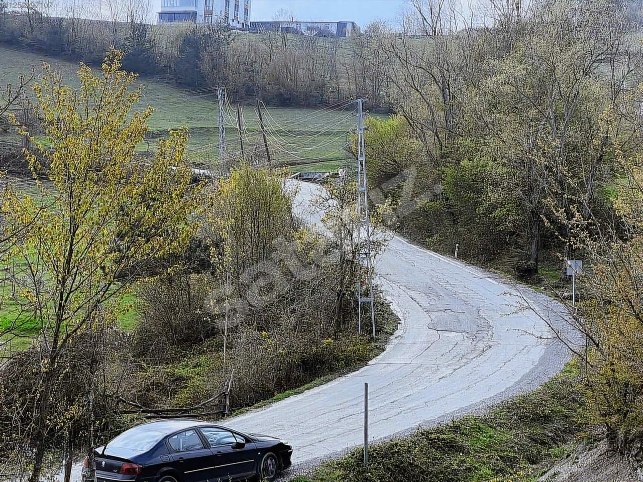 BUNGALOV YA DA EV YAP YOL SU ELEKTRİK 8 DÖNÜM SATILIK TARLA