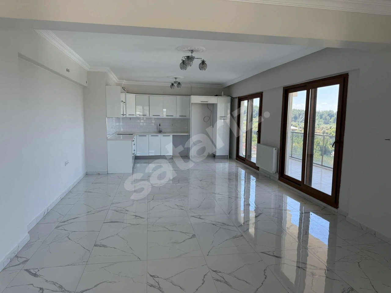 MANİSA ÜÇPINAR'DA 500 M2 ÜZERİNDE 3+1 VİLLA SATILIK