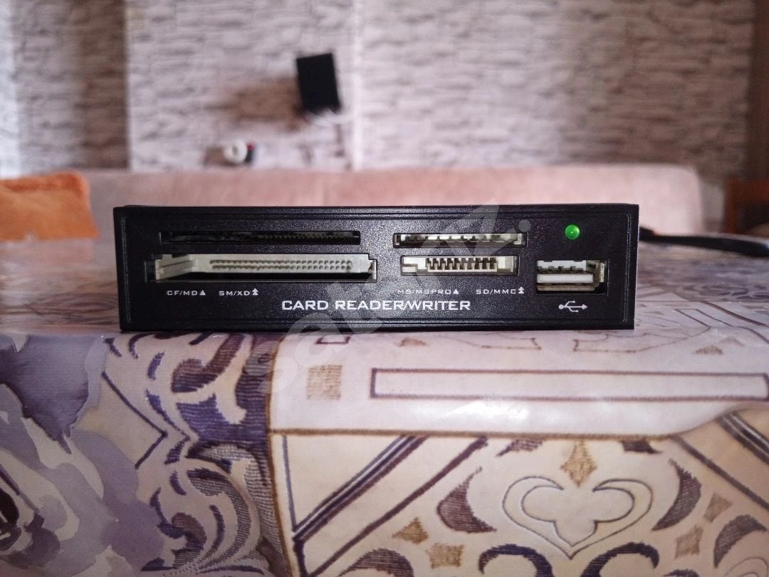 PC Kasa Tipi 3.5'' USB Yuvalı Kart Okuyucu