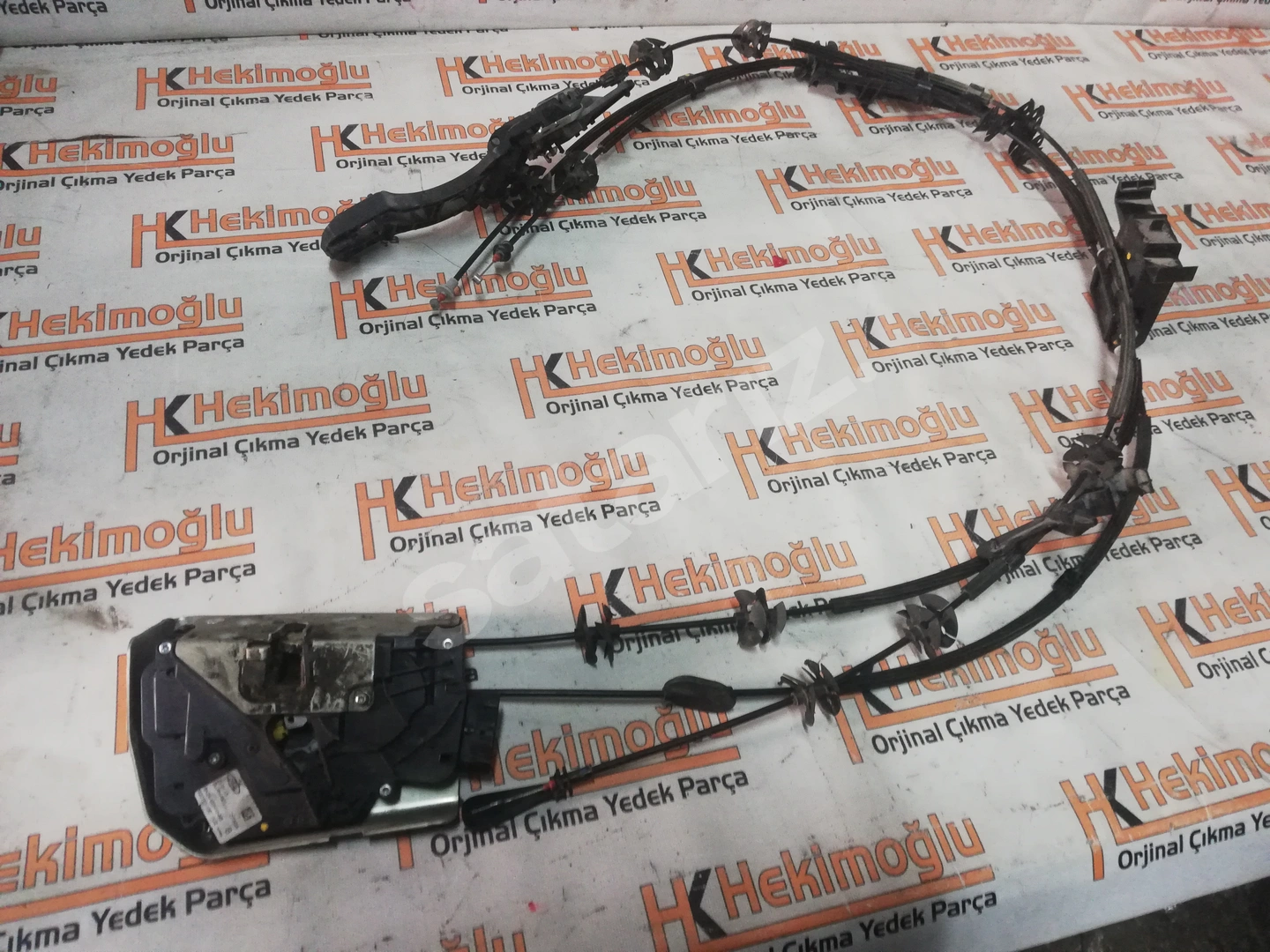 FORD CUSTOM SAĞ ARKA KAPI KİLİDİ 421 A26418AB | satariz.com