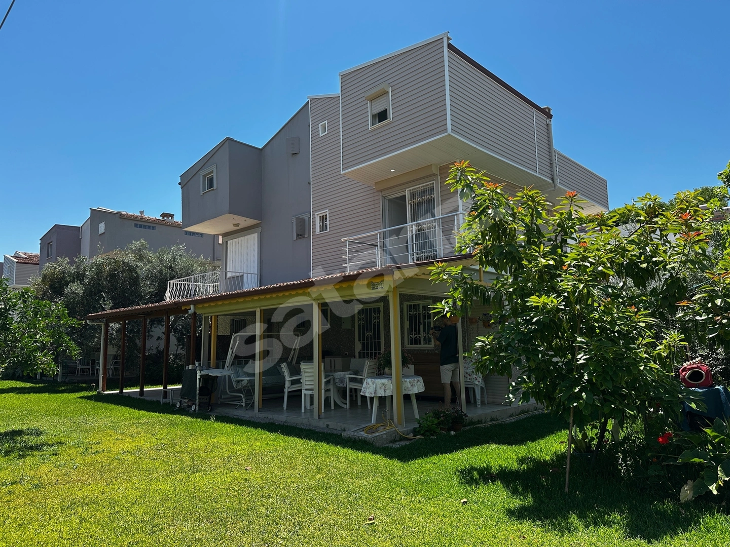 KUŞADASI DAVUTLAR YAKAMOZ SİTESİ 4+1 TRİPLEX YAZLIK