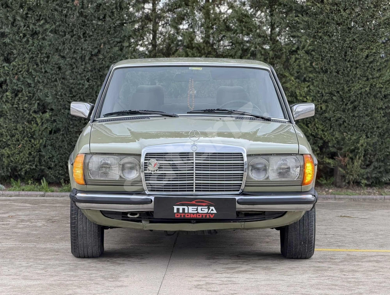 MEGA OTOMOTİV'DEN 1983 MODEL OTOMATİK W123 230E..KLİMALI