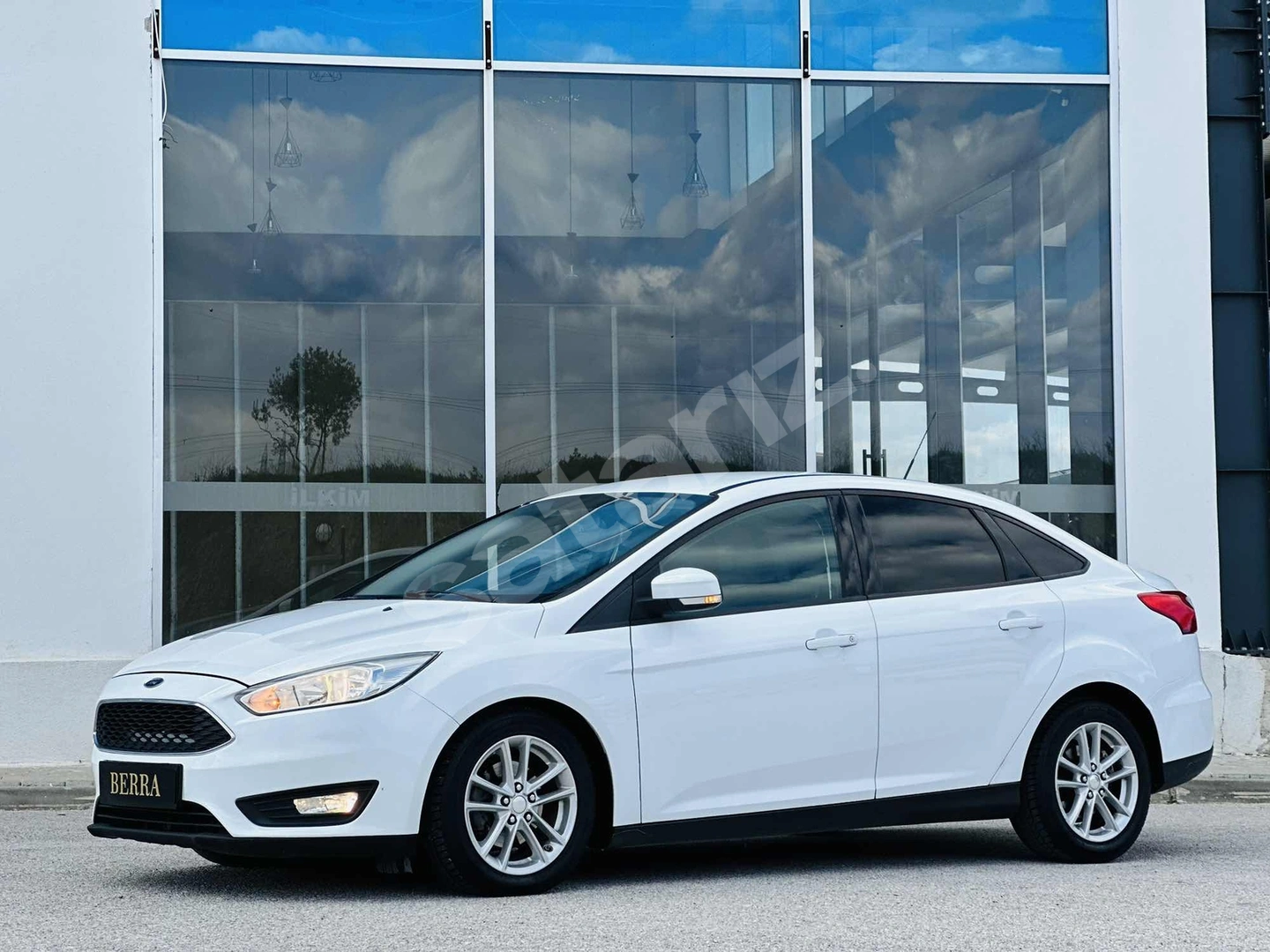 DEGİŞENSİZ 2015 MODEL FOCUS 1.5 TDCI Trend X otomatik powershift