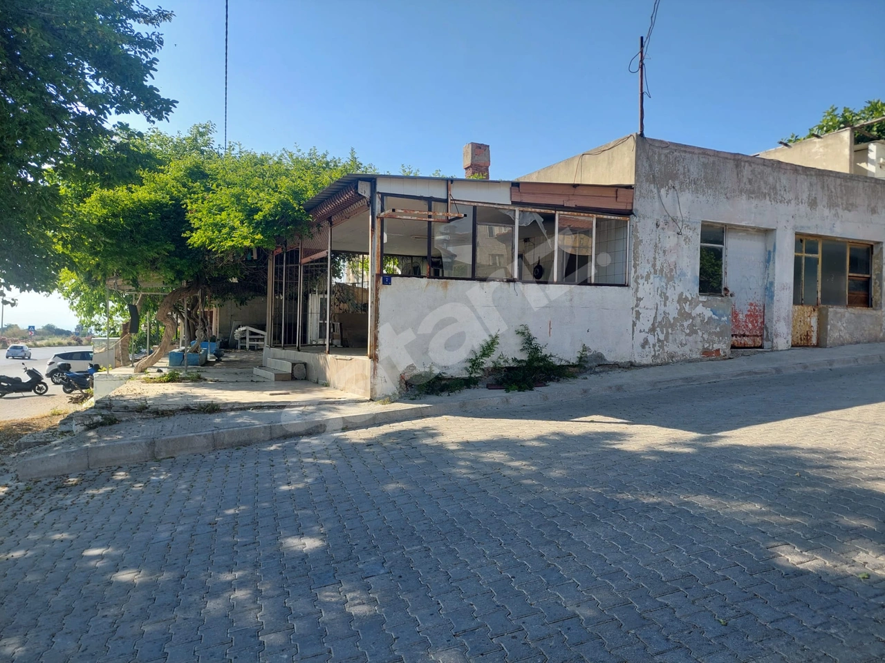 Kuşadası Yaylaköy'de Ana Yol Üzeri Ticari Kullanıma Uygun Mülk