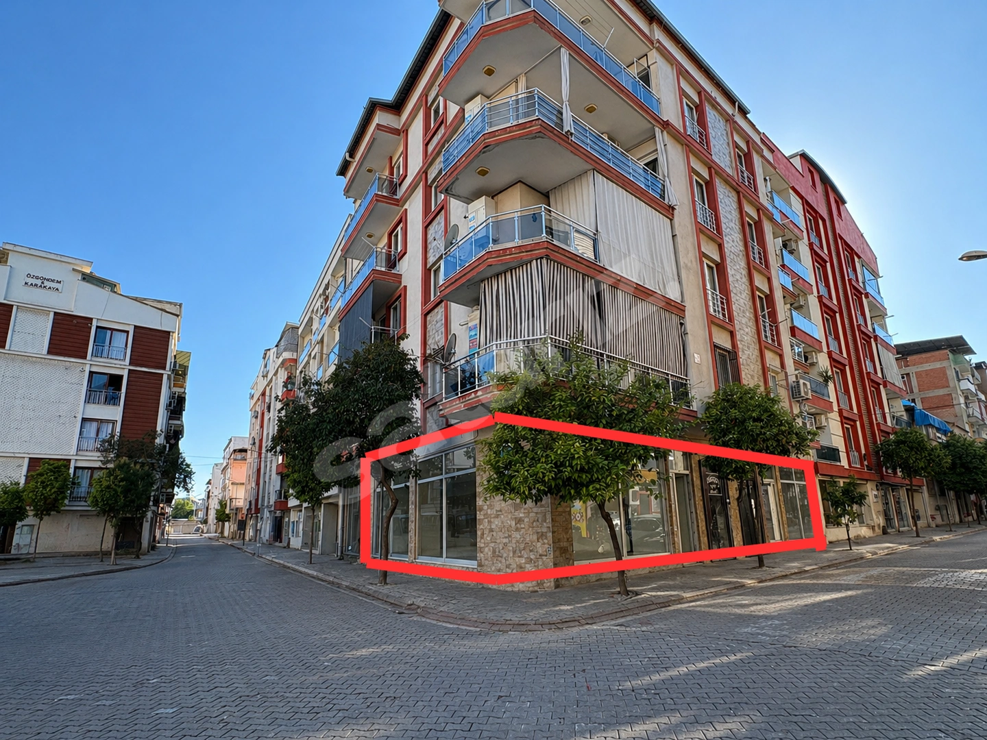 Aydın Efeler'de Kiralık Köşe Konumlu Dükkan