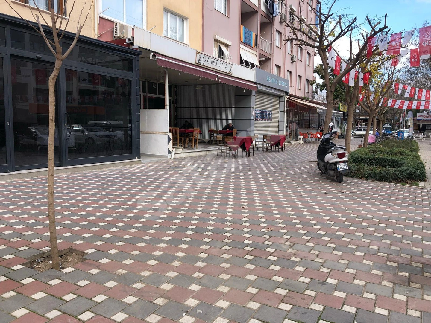 SALI PAZARI MEVKİİNDE 186m² PRESTİJLİ SATILIK DÜKKAN