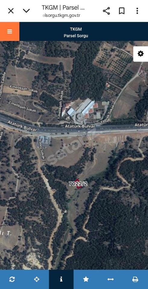 UŞAK LİSESİ KARSISINDA YEŞİLKARAĞAC GÖLETİNE YAKIN 750 M2 MÜSTAKİL TAPULU  HOBİ BAHÇELİK TARLA