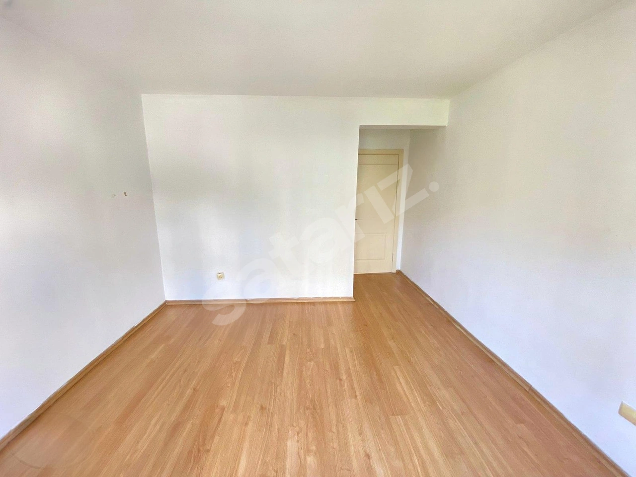 KARAMÜRSEL KENT KONUTLARDA 3+1 ARA KAT DAİRE KARDEŞ GAYRİMENKUL
