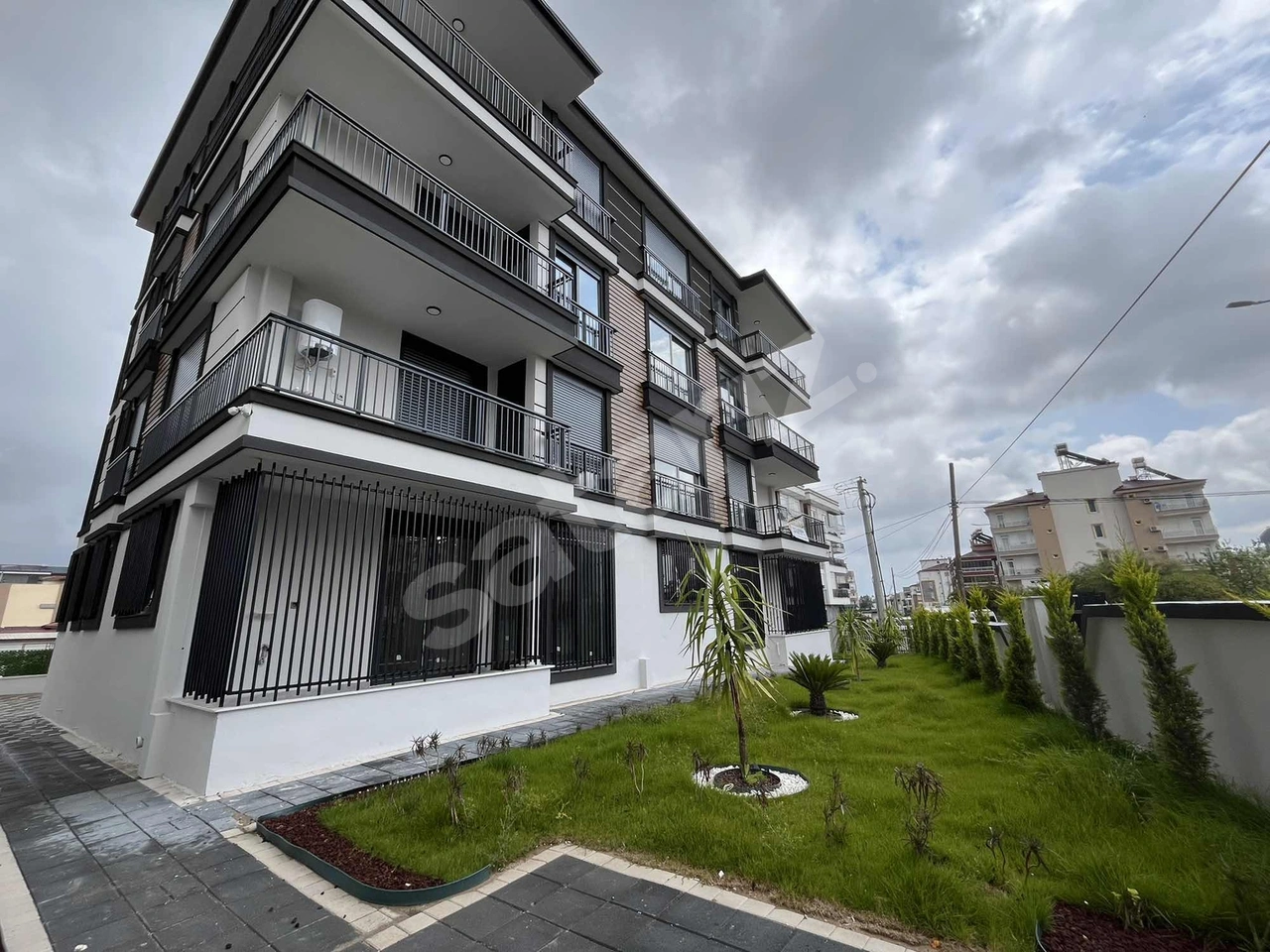 KEPEZ VARSAK KARŞIYAKADA EBEVEYN BANYOLU LÜKS 3+1 SATILIK DAİRE