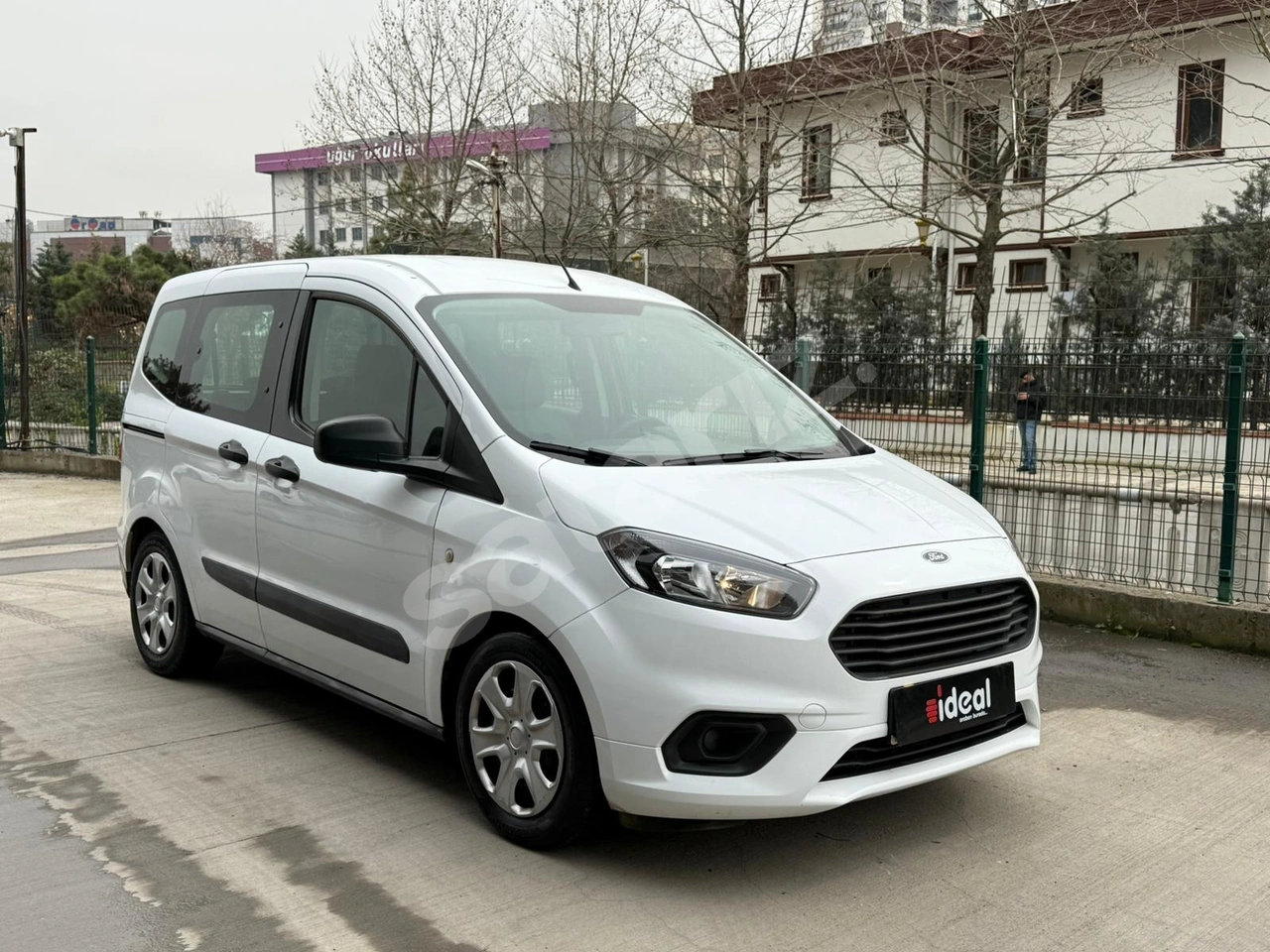 İdeal'den Ford Tourneo Courier Journey 1.5 TDCI Trend