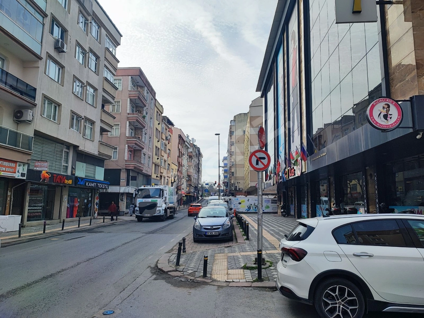 FIRSAT! MERKEZİ KONUMDA 200 M² TEK PARÇA SATILIK İŞYERİ