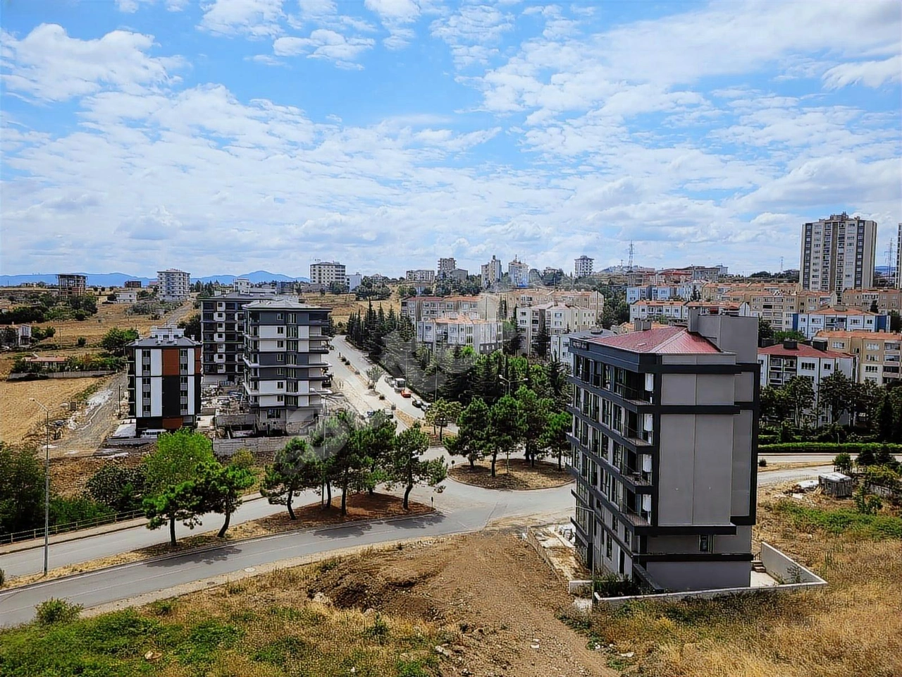 ATAKUMDA 2+1 MUTFAK SALON AYRI DENİZ MANZARALI KİRALIK DAİRE