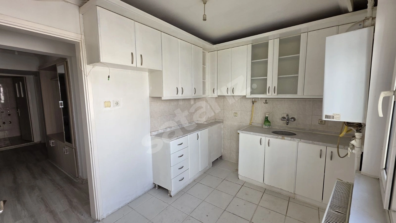 Manisa/Yunusemre/Uncubozköy 3+1-- 120 m² Arakat- Kapalı Mutfak