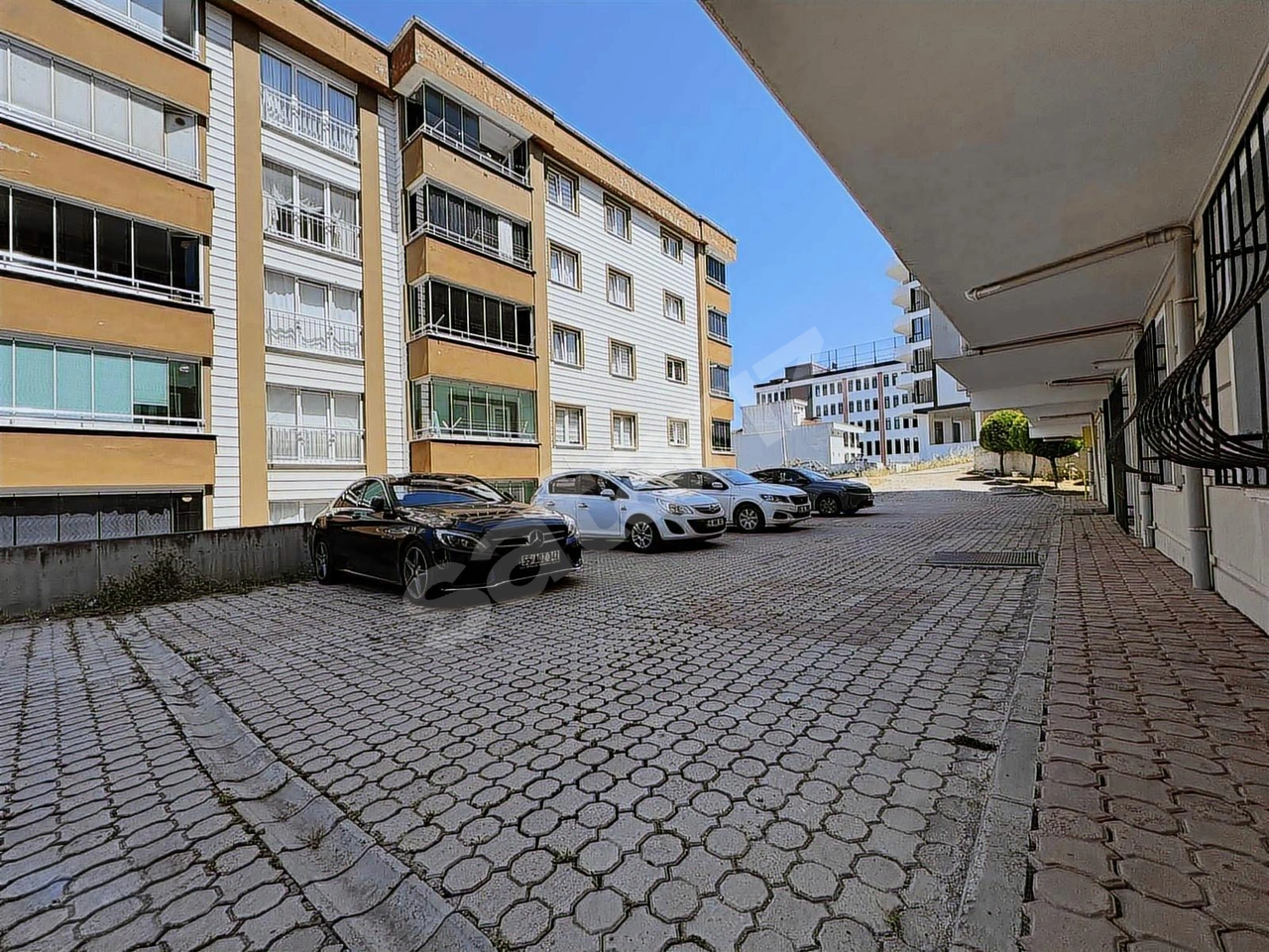 REMAX EMREDEN ÇOK KULLANIŞLI KEYİFLİ BİR DAİRE