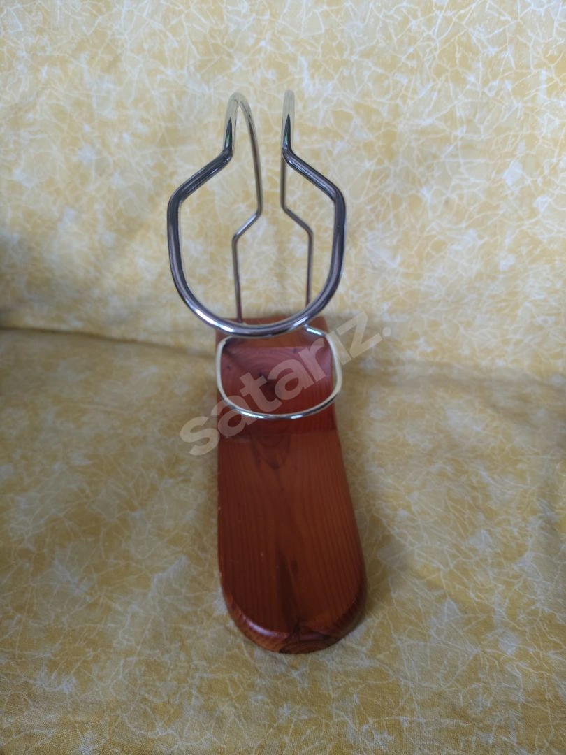 AHŞAP KAİDELİ METAL BRAKETLİ ŞİŞE PİPO TUTUCU