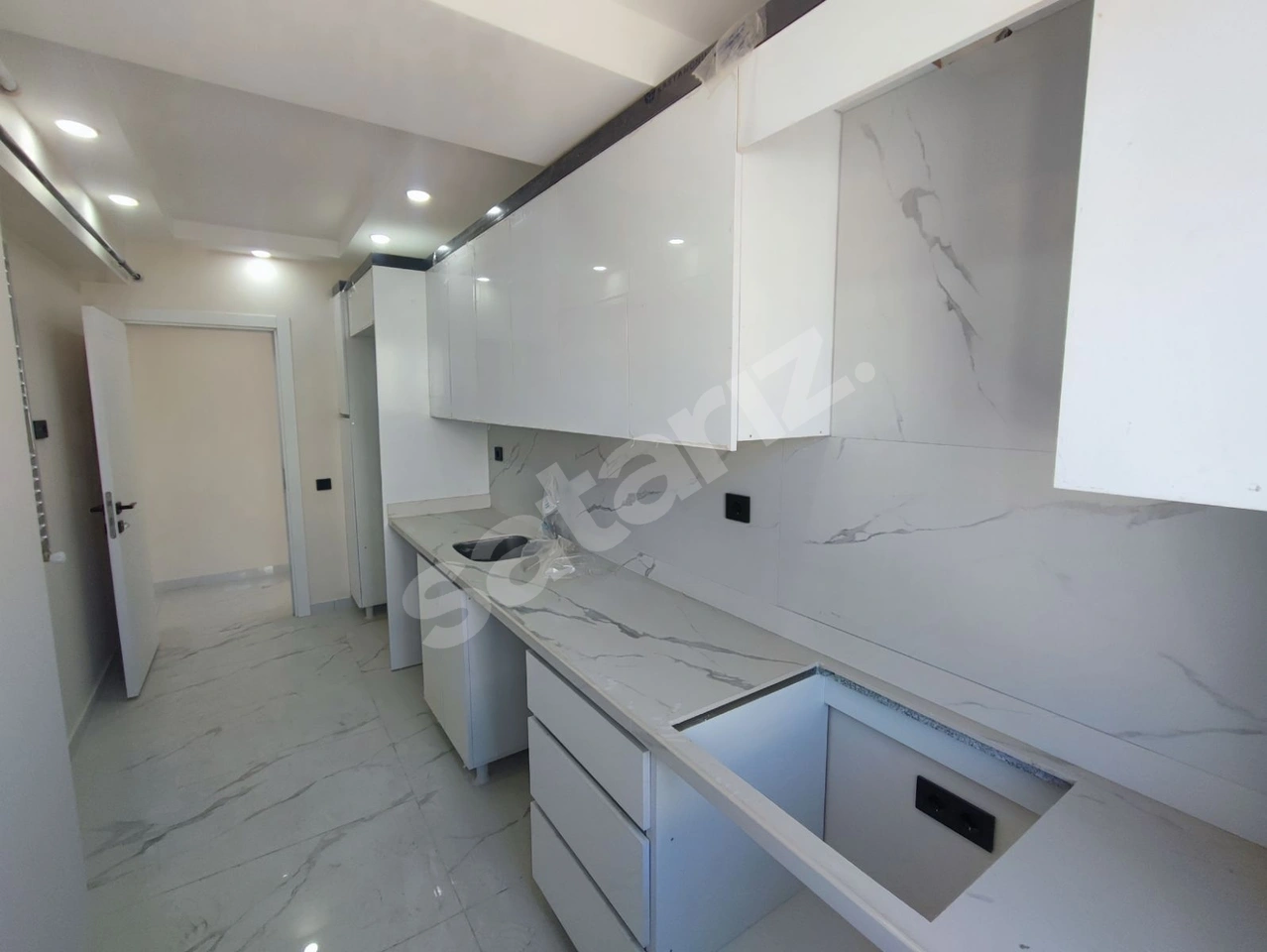 ELİBOL EMLAK,ÇİFT CEPHE 3+1 KÖŞE BAŞI KULLANIŞLI SATILIK DAİRE