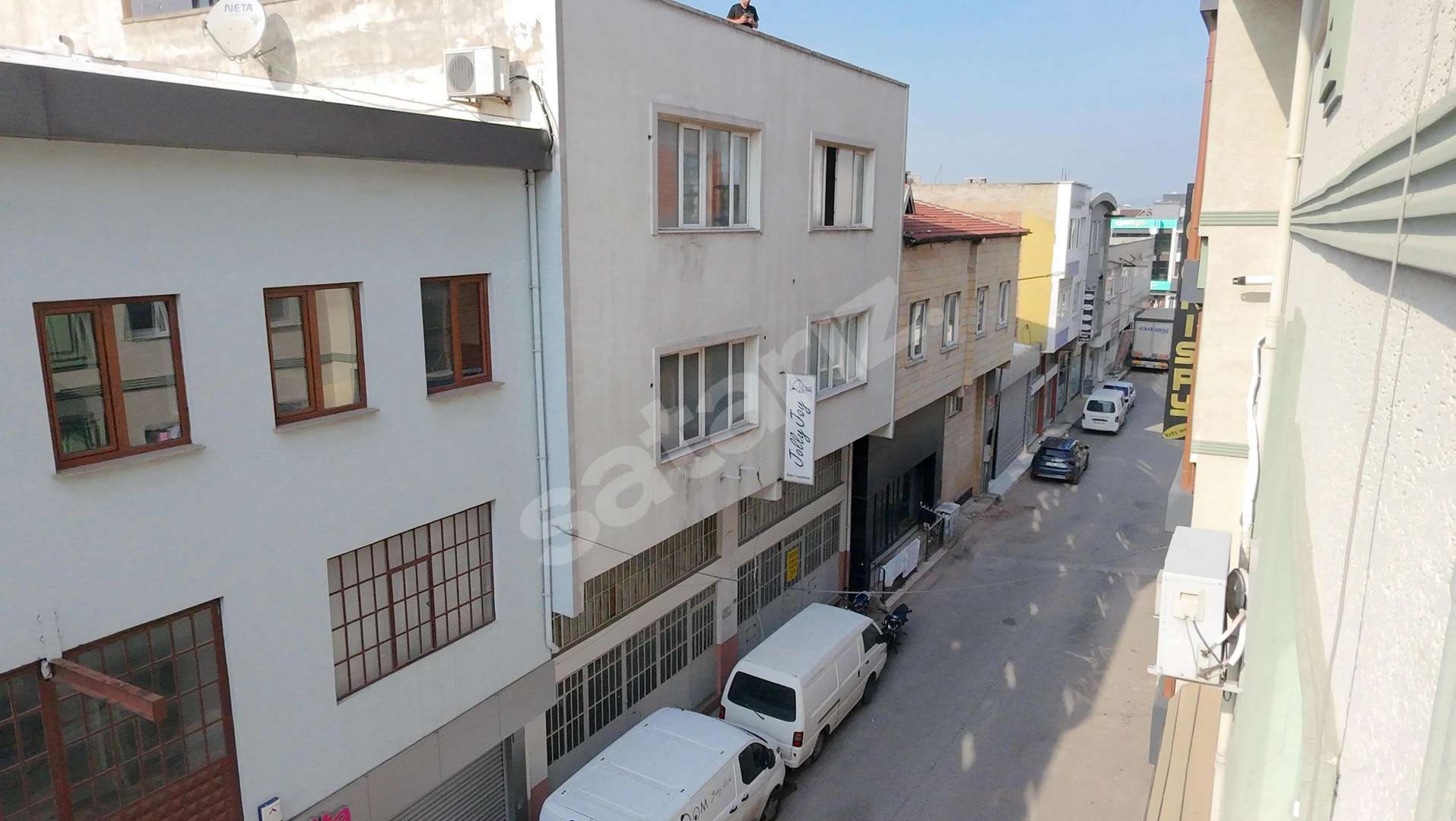 VİŞNE CADDESİNE KOMŞU 4 KATLI FABRİKA BİNASI