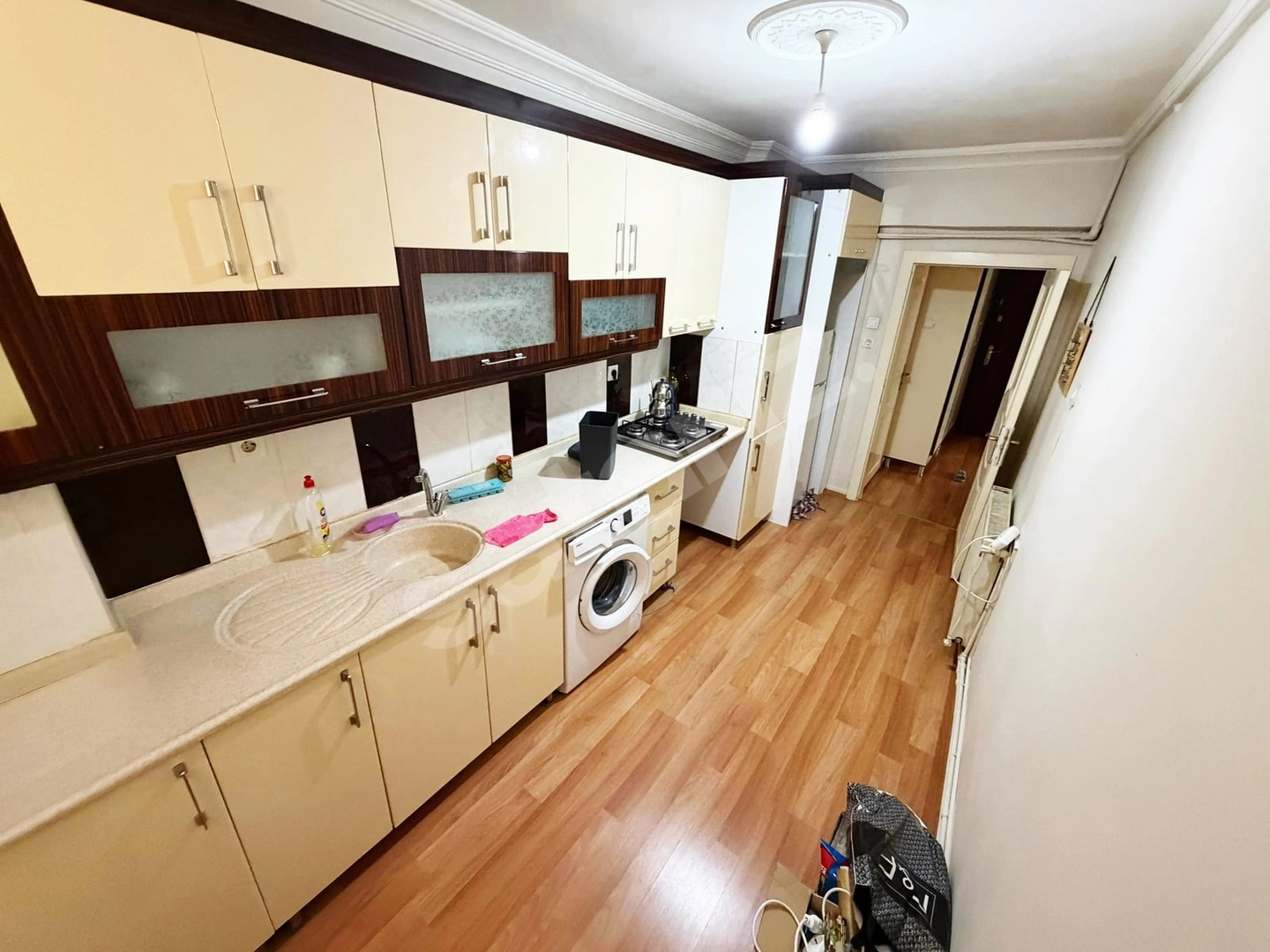 EMLAK ŞEHRİNDEN CADDE ÜSTÜ 2+1 CEPHELERİ AÇIK FIRSAT DAİRE!!