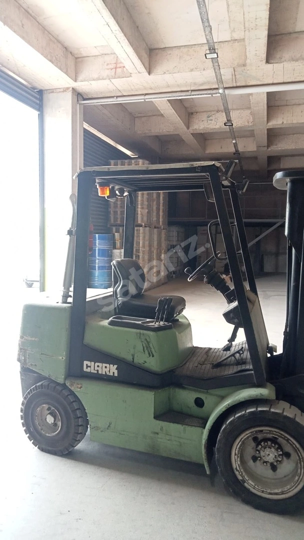 Amerikan Clark 3 Ton Triplex İngiliz Perkins Motor