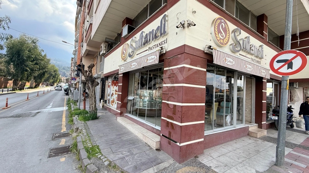 Manisa/Şehzadeler/Şehitler Mah. Köşe Konum Satılık Dükkan ⭕️