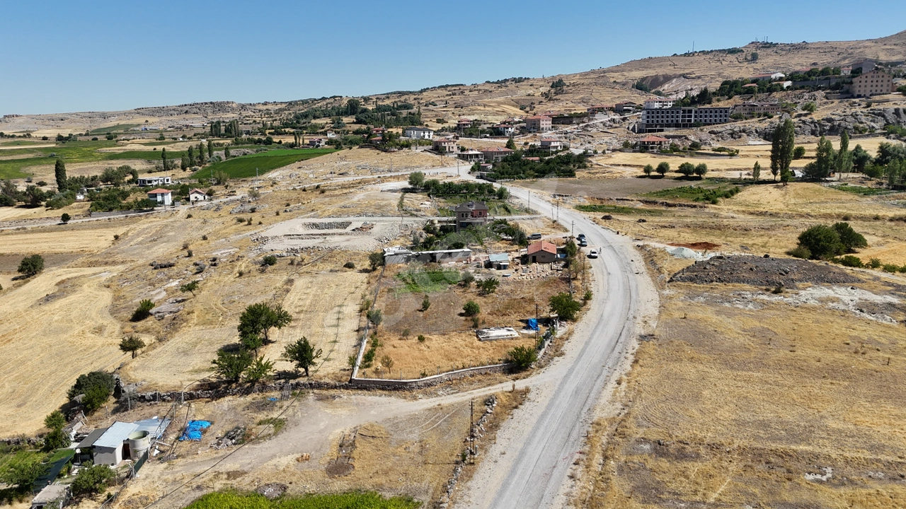 AKSARAY GÜZELYURT İLÇESİNDE GÖLET-HASANDAĞI-KİLİSE MANZARALI MUHTEŞEM ARSA 599 M²