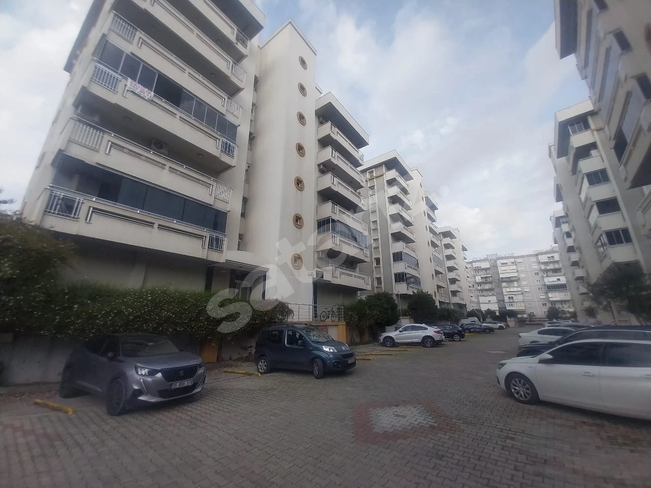 Manavkuyu'nda Yeni Başarı Blokları'nda Geniş 3+1 Satılık Daire