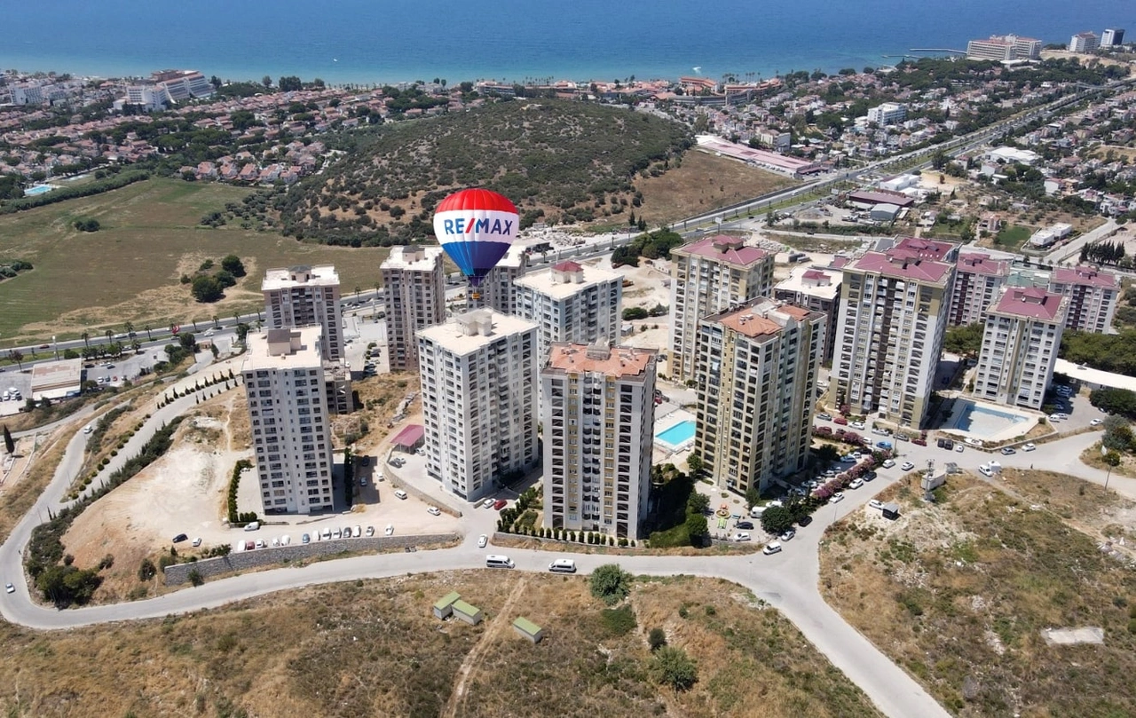 KUŞADASI DEĞİRMENDEREDE AVM BÖLGESİNDE 2+1 SATILIK DAİRE