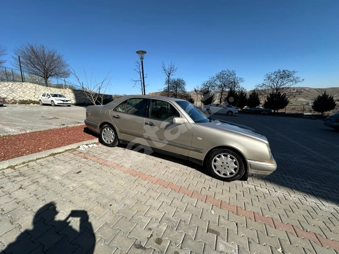 Mercedes E230 Acil