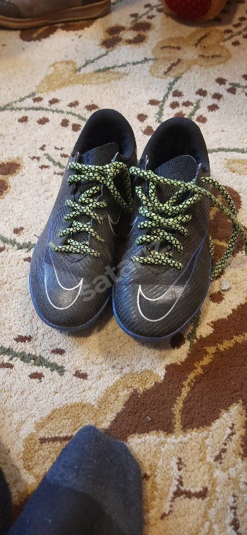 Orjinal Nike 33 Numara Halı Saha Ayakkabısı