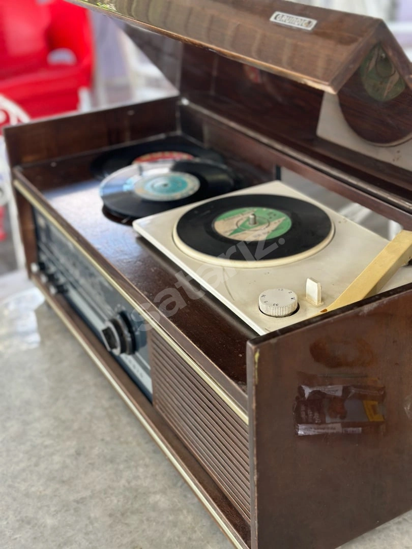 45/50 Yıllık Grundig Tip 147 Marka Radyo Plakçalar