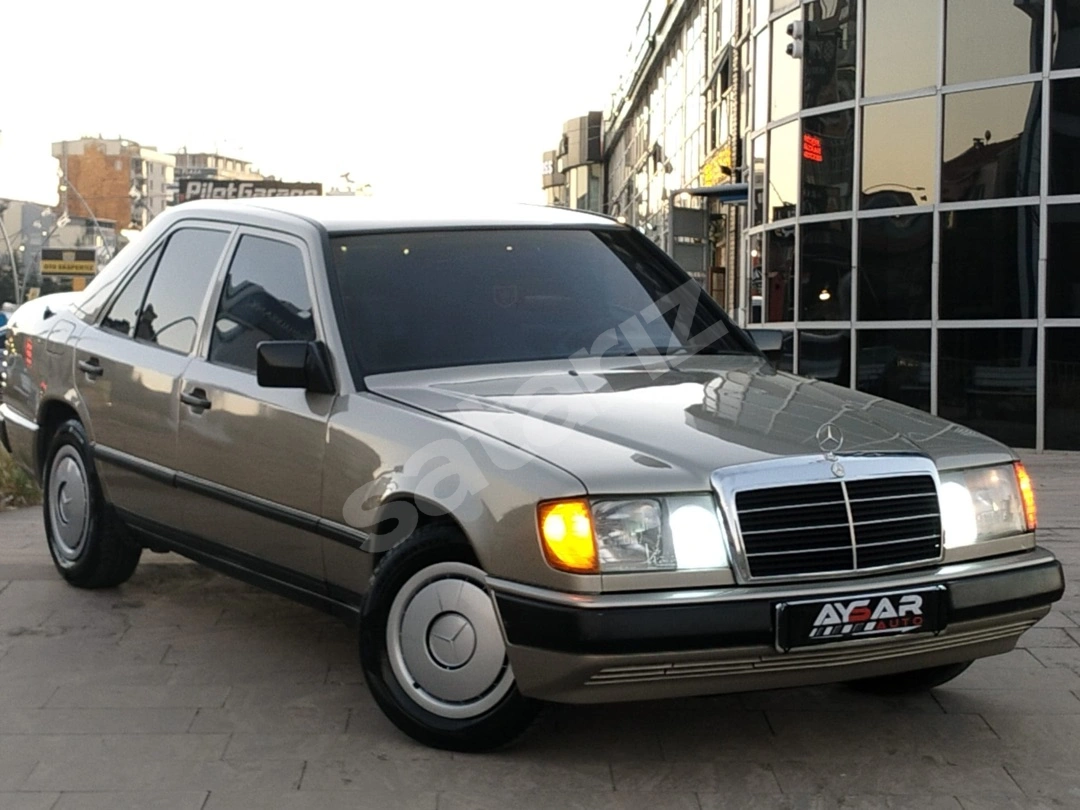 1986 MODEL MERCEDES 200E KIRMIZI DÖŞEME 5 İLERİ