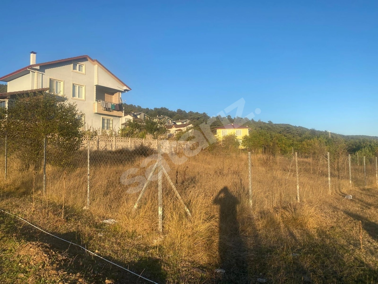 ÇAMİÇİ YAYLASI İKİZOGLU DORUK OTEL YAKININDA SATILIK ARSA