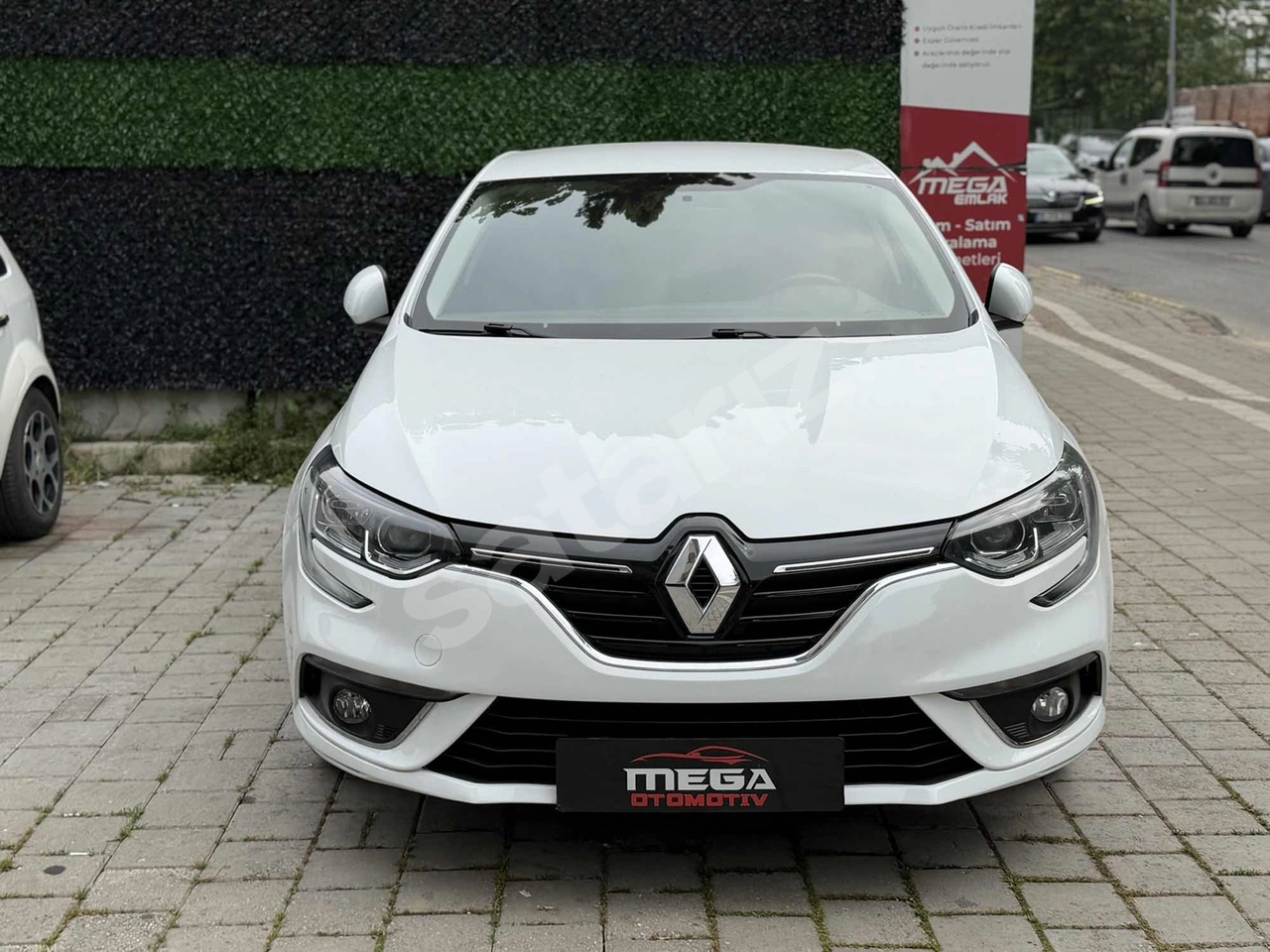 DİZEL 115BİN KM OTOMATİK MEGANE TOUCH TABLET EKRAN KARTA 12 TAK.