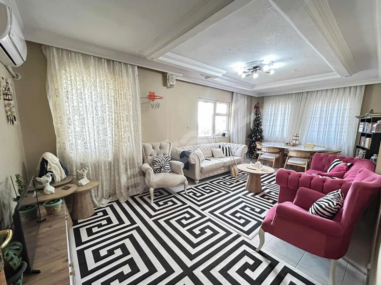 GÜZELYURT MH. ARA KAT SİTE İÇERİSİNDE SATILIK 3+1 DAİRE