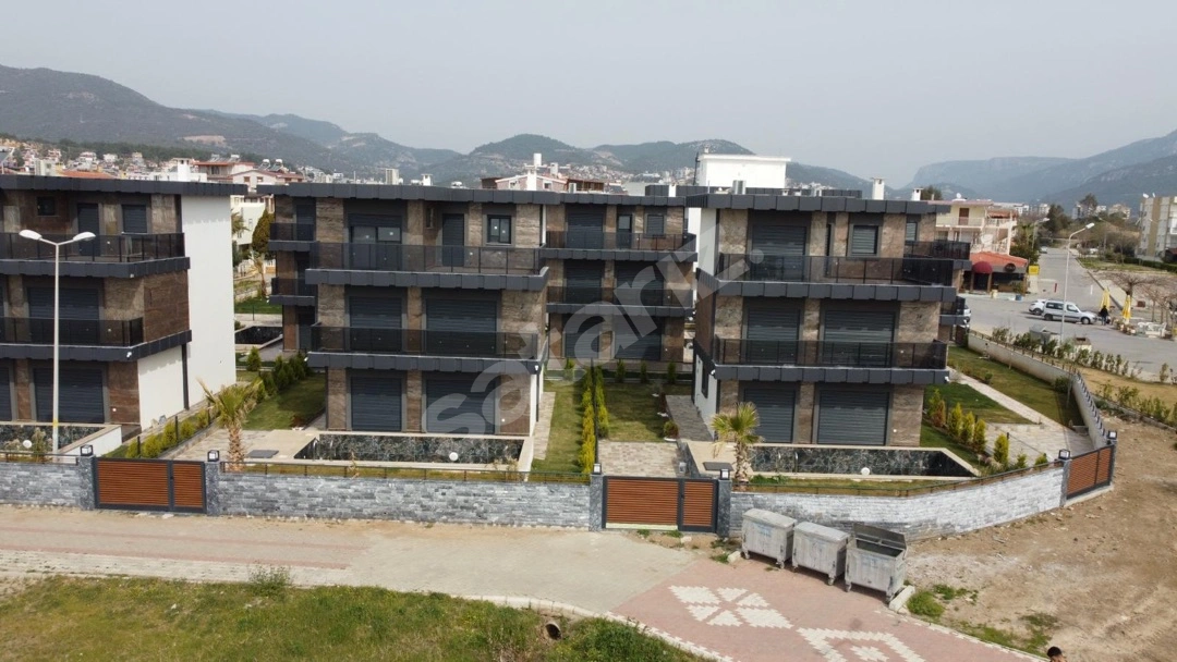 Gümüldür / Özdere’de Bahçeli, Havuzlu ve Denize Yakın Lüks Villa