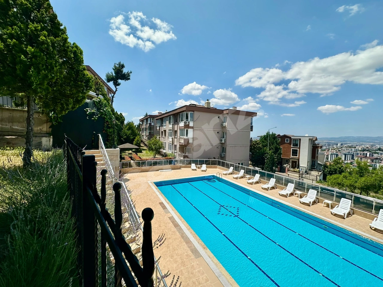 NİLÜFER KÜLTÜR MAH CEPHANELİK KARŞISI 3+1 KİRALIK DAİRE
