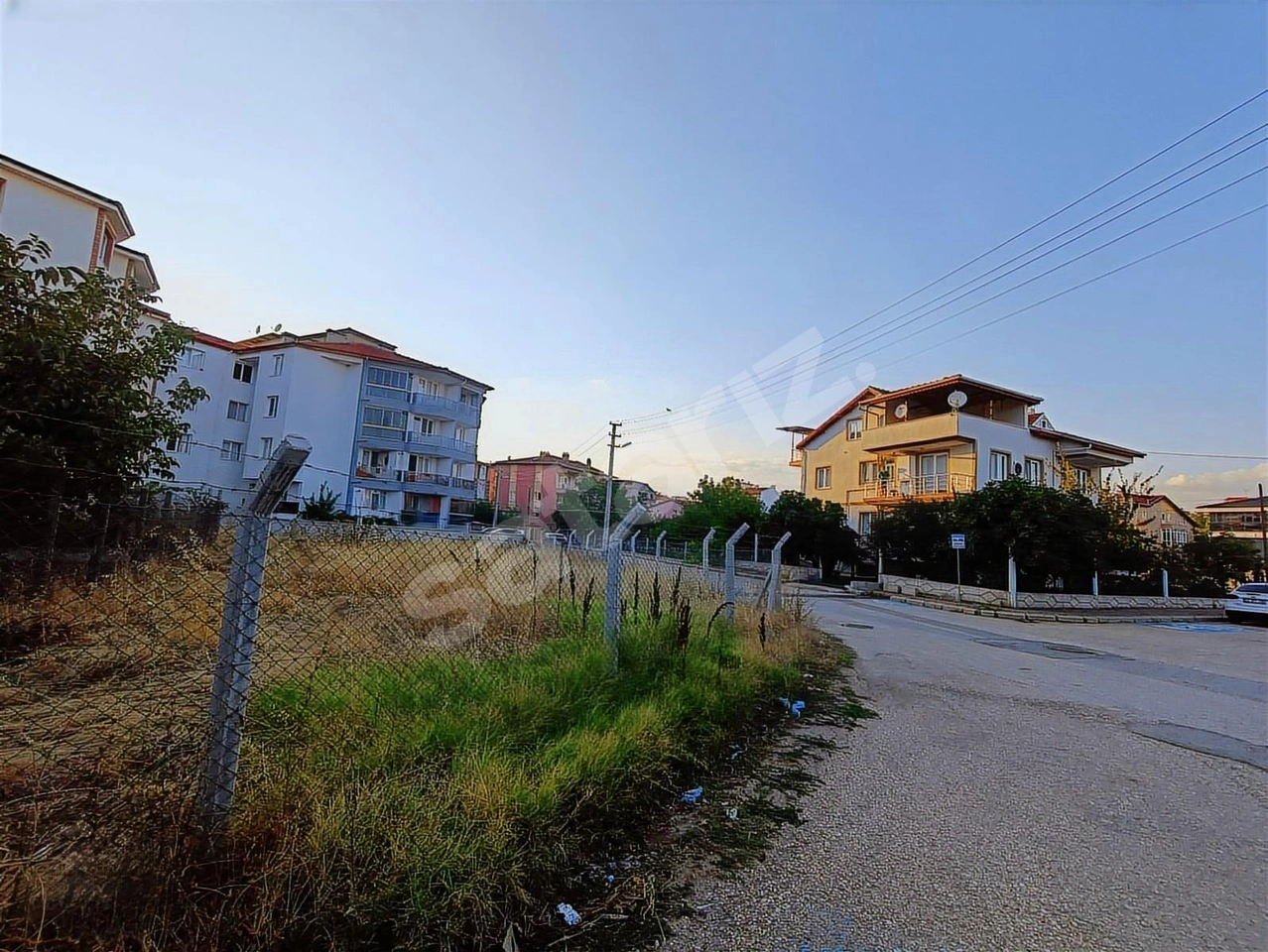 Köşe parsel İki tane satılık Arsa Villalik