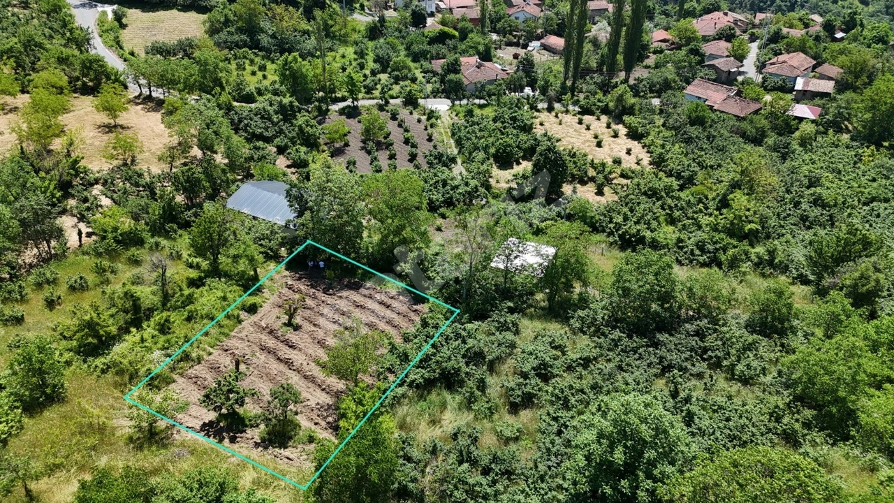 GEYVE'DE 651M² İMARLI ARSA