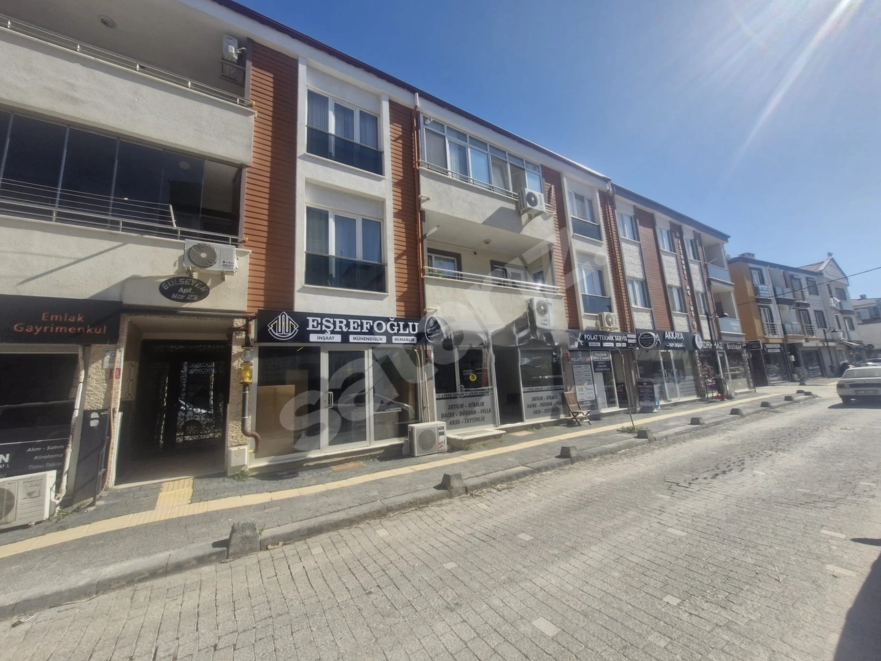 GÖMEÇ ÇARŞI MERKEZİNDE 3+1 DOĞALGAZLI MÜKEMMEL DAİRE