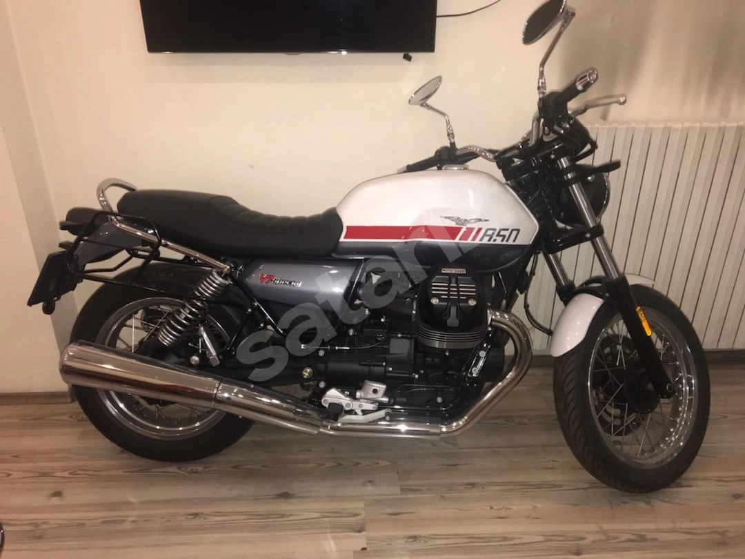 İLK EL HATASIZ MOTO GUZZI V7 SPECIAL 850 ORJİNAL YAN ÇANTALI