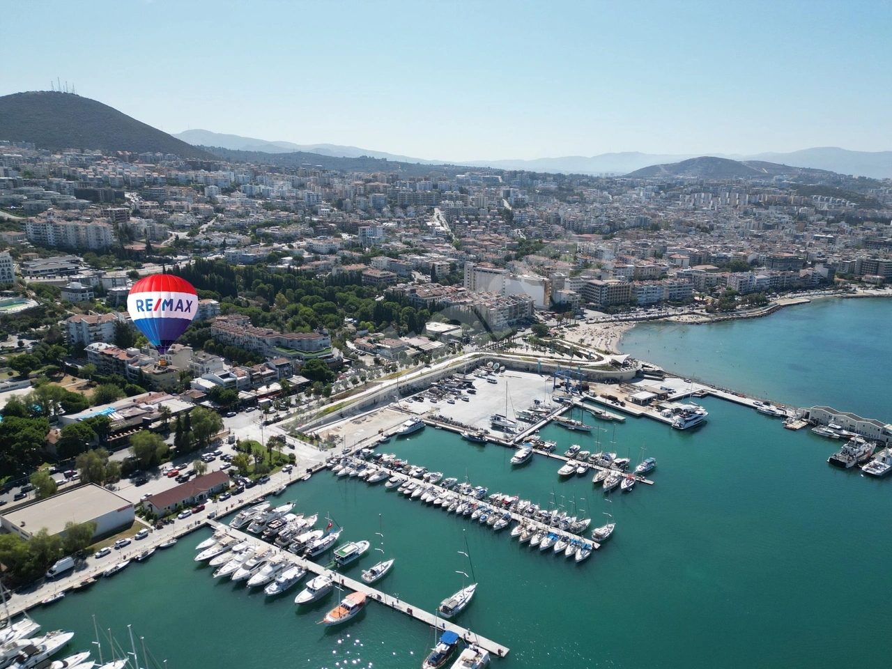 Kuşadası Marina Bölgesi’nde, Eşsiz Konumda Satılık 2+1 Daire