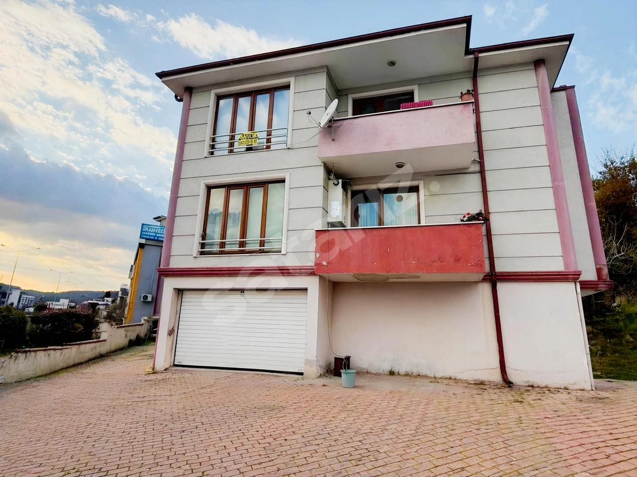 TAMAMINA KREDİ İMKANI ZORLU'NUN KARŞISINDA SATILIK 4+1 DUBLEX
