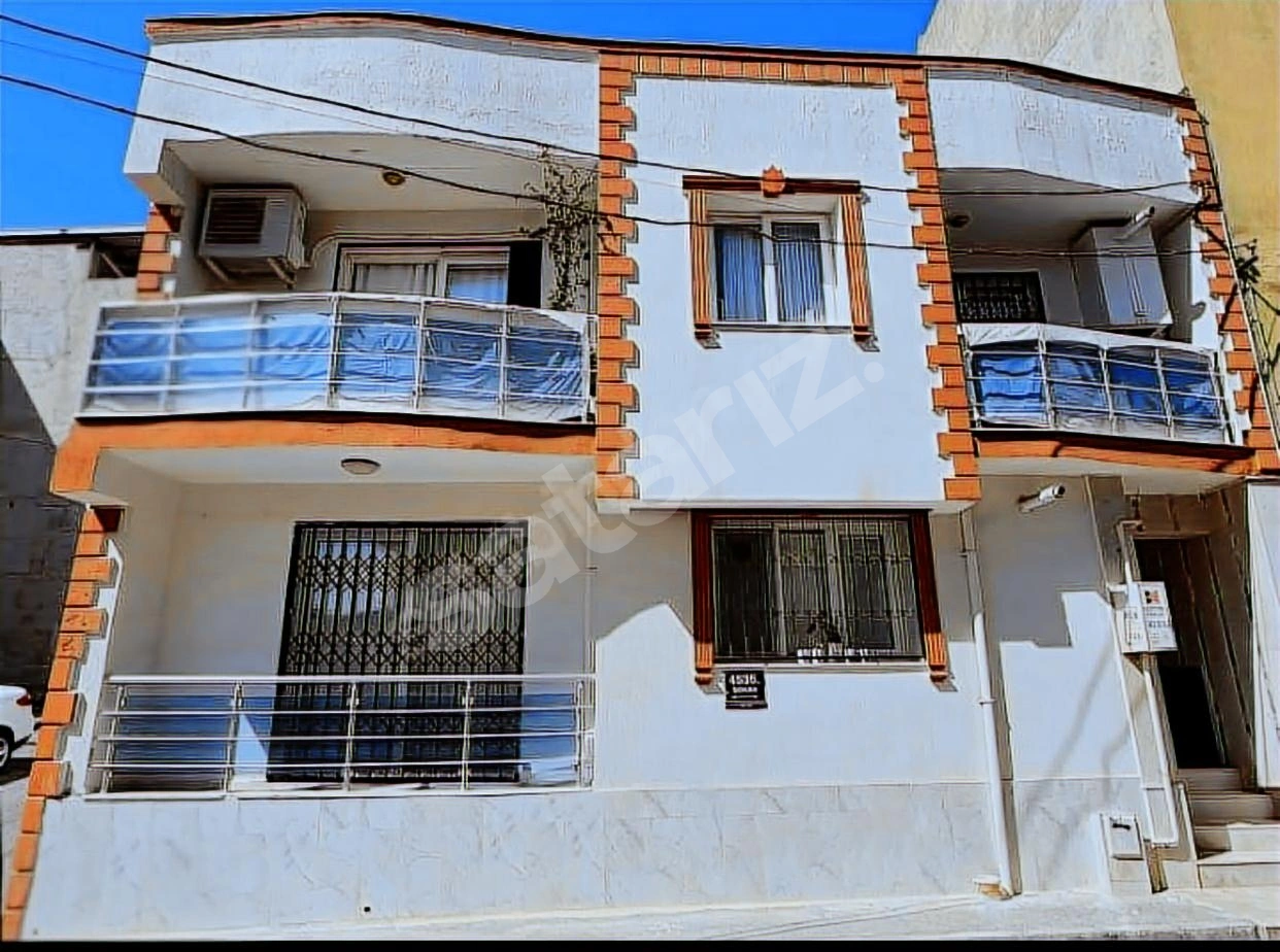 İzmir Karabağlar Barış Mah.de 3+1 + 2+1 Köşe Konumlu Komple Sat