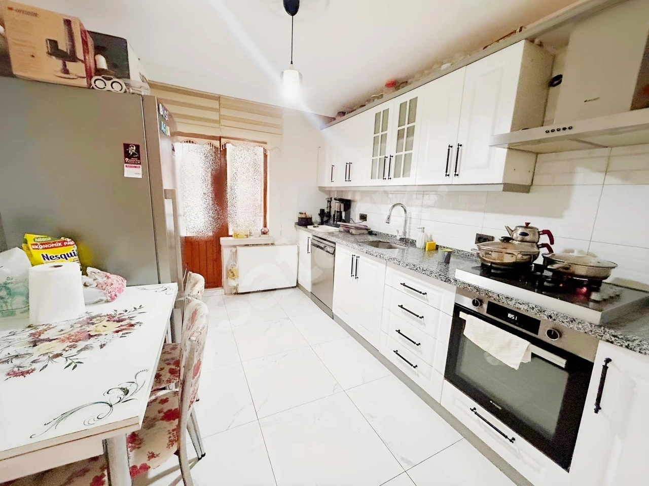 MUTLU'DA CADDE ÜZERİ FULL+FULL YAPILI 2+1 DAİRE