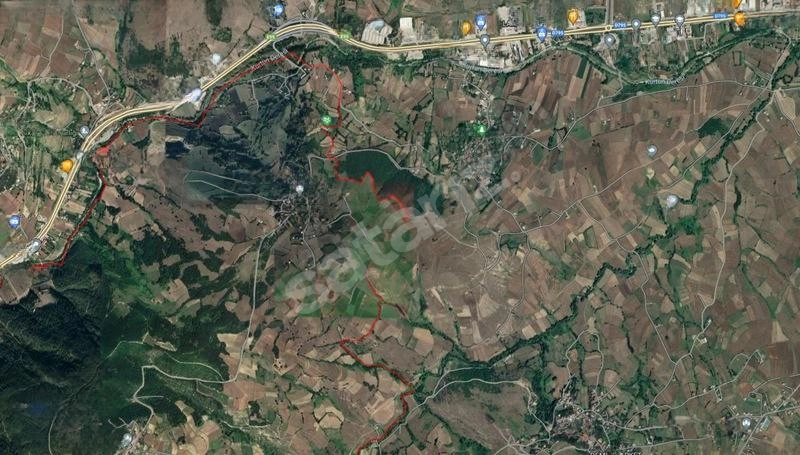 REMAX KUZEY ONURDAN İMAR SINIRINDA YATIRIMLIK SATILIK TARLA