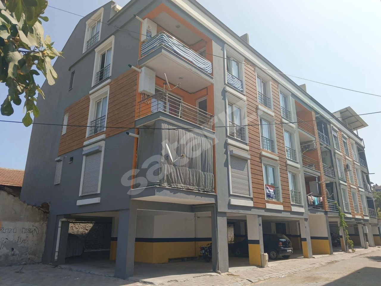 AYDIN MERKEZ FATİH MAHALLESİ'NDE SATILIK OTOPARKLI ASANSÖRLÜ 1+1