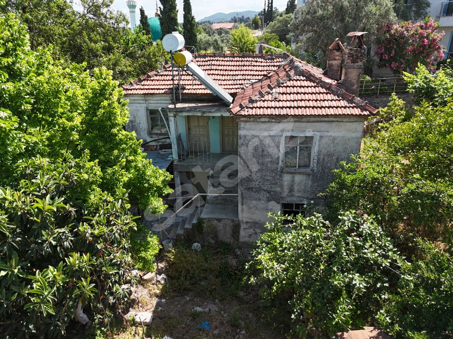 KİRAZLI KÖYÜNÜN KALBİNDE, KAÇIRILMAYACAK ARSA VE TAŞ EV