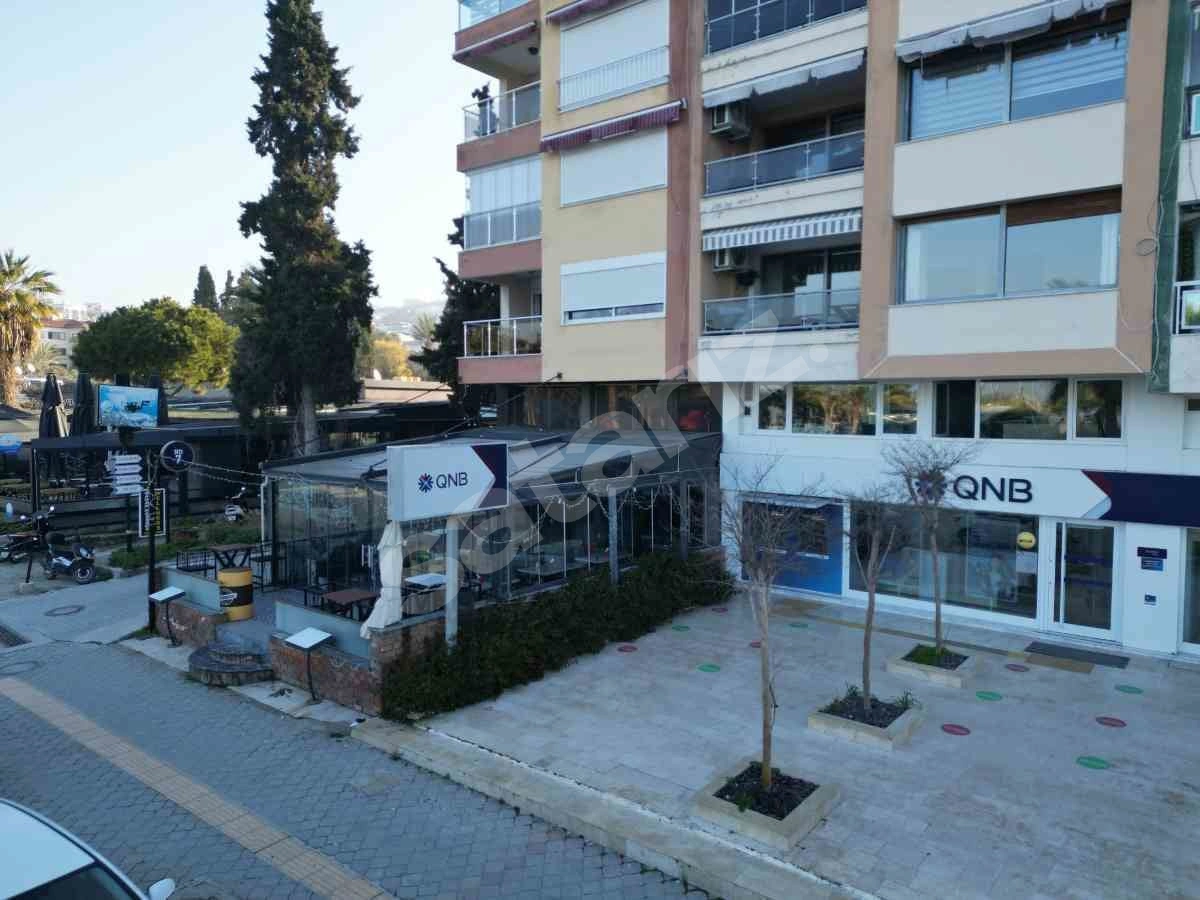 MARINA DA KÖŞE KONUMLU DENIZE SIFIR SATILIK DÜKKAN