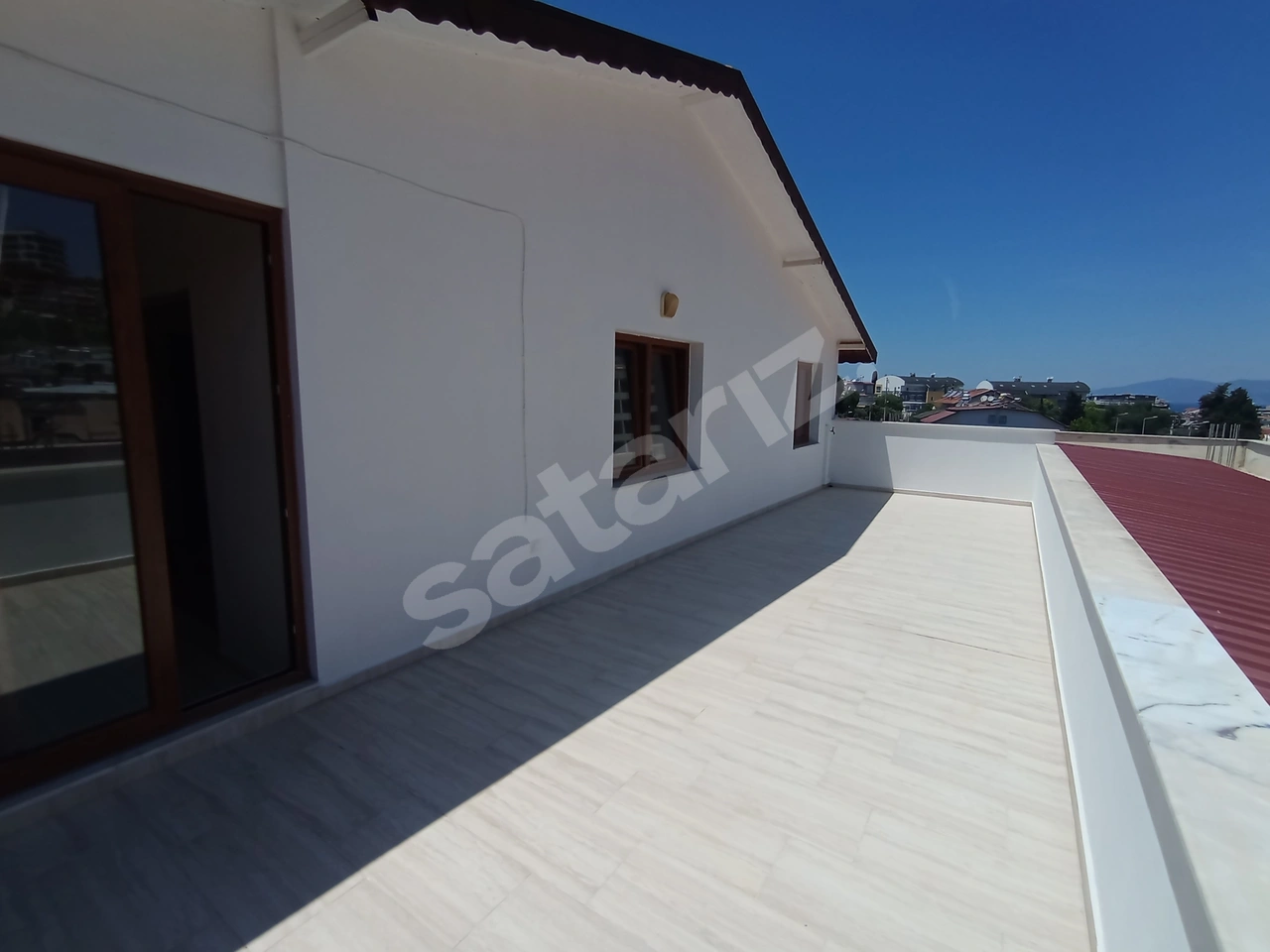 Kuşadası K.Denizinde Yüksel Yalova Caddesi 1+1 Kiralık